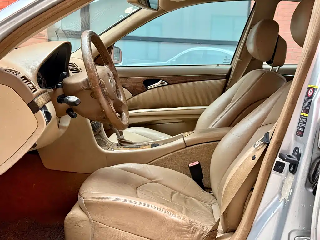 Mercedes-Benz E-Class — миниатюра 8