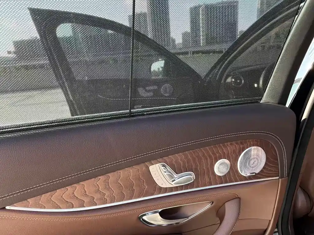 Mercedes-Benz E-Class — миниатюра 8