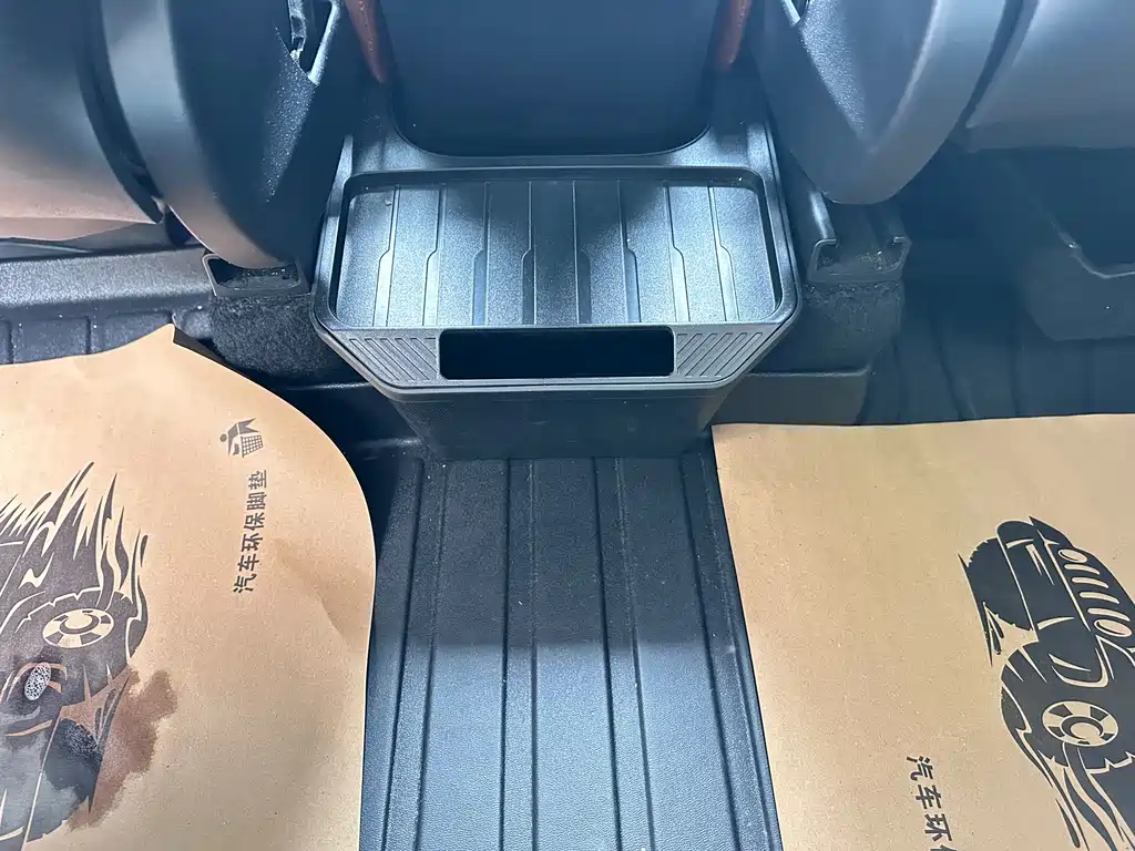 Tesla Model Y — миниатюра 17