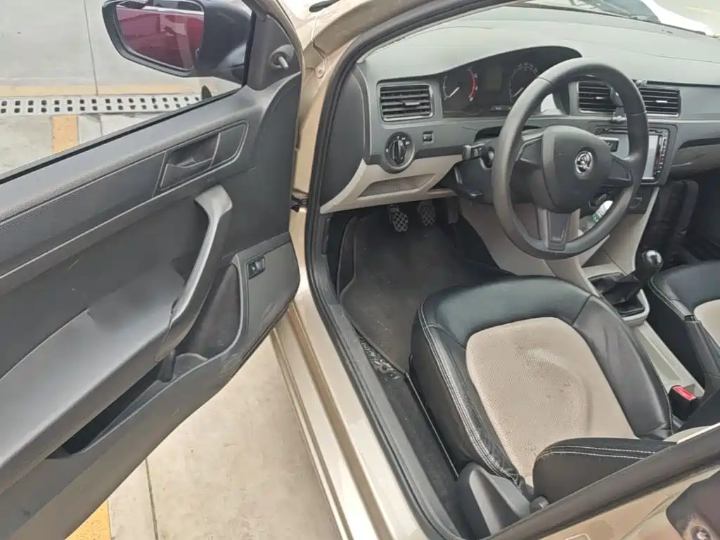 Skoda Rapid — миниатюра 16
