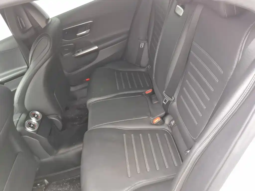 Mercedes-Benz C-Class — миниатюра 17