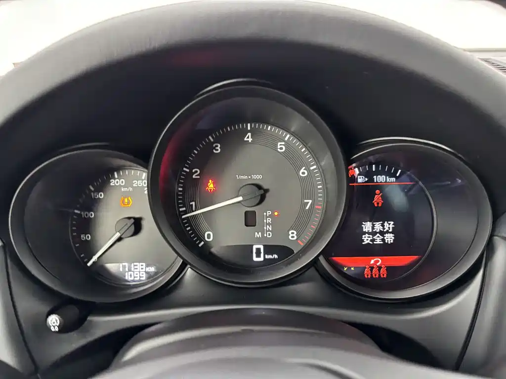 Porsche Macan — миниатюра 15