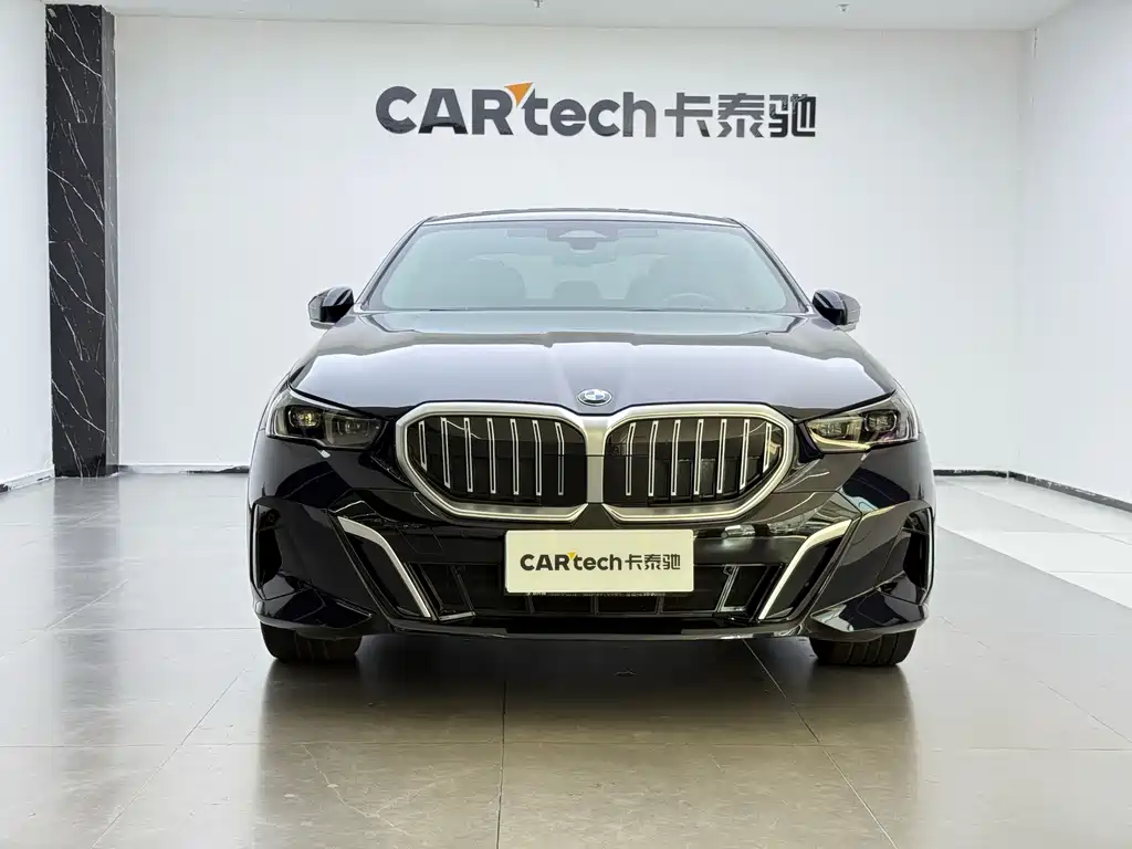BMW 5 Series — миниатюра 3