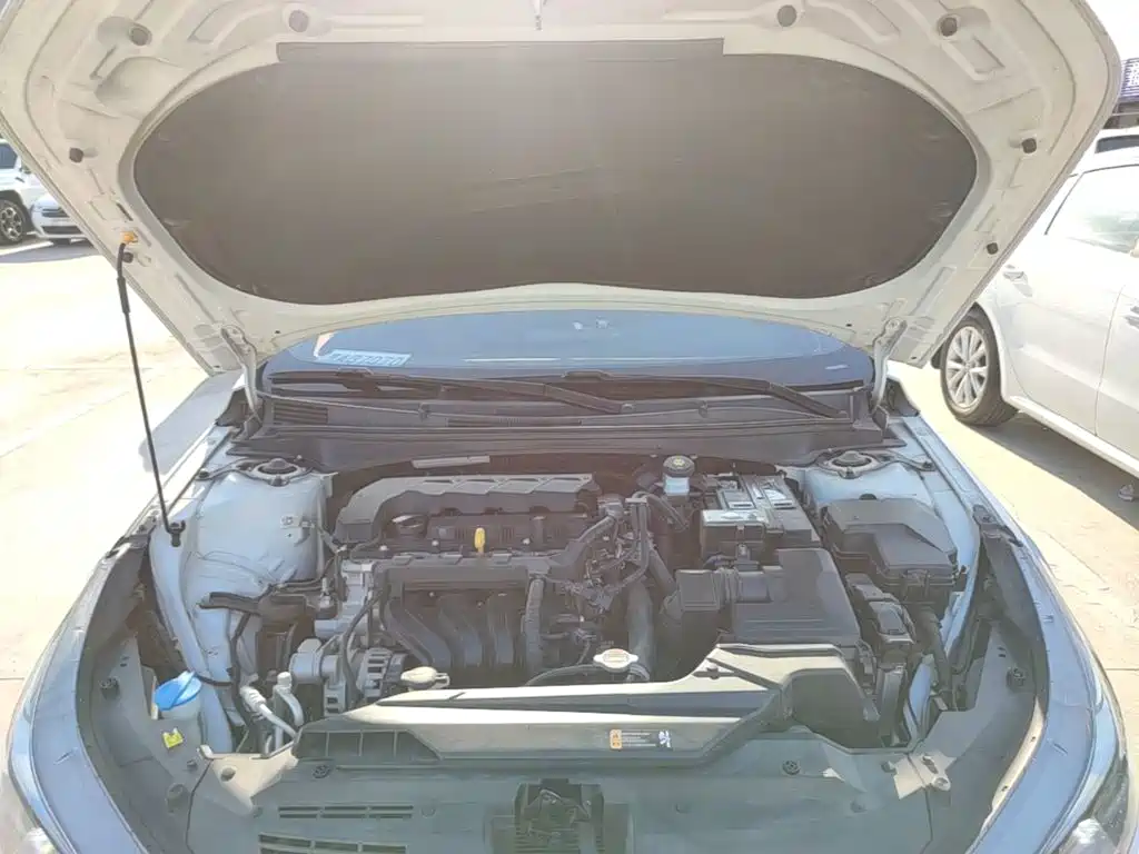 Hyundai Elantra — миниатюра 20
