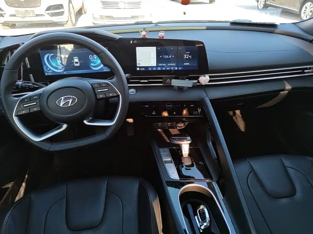 Hyundai Elantra — миниатюра 13