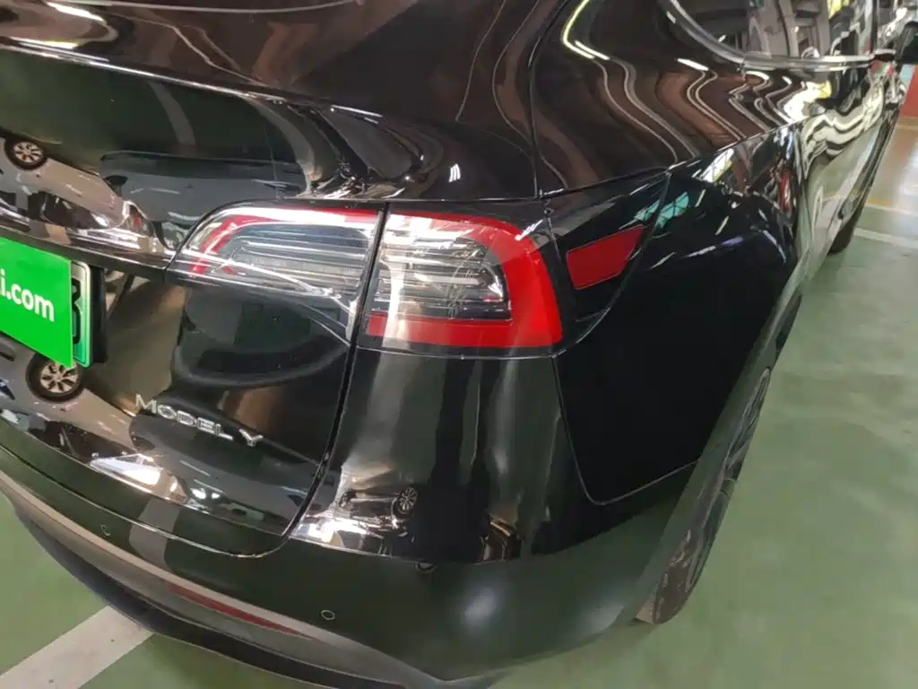 Tesla Model Y — миниатюра 8