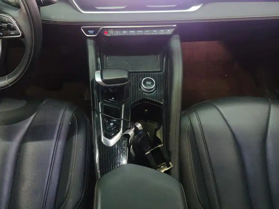 Geely Xingyue L — миниатюра 16