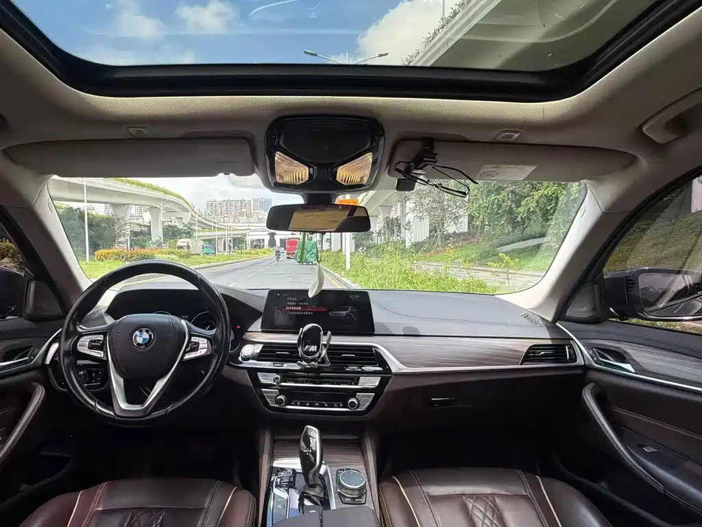 BMW 5 Series New Energy — миниатюра 15