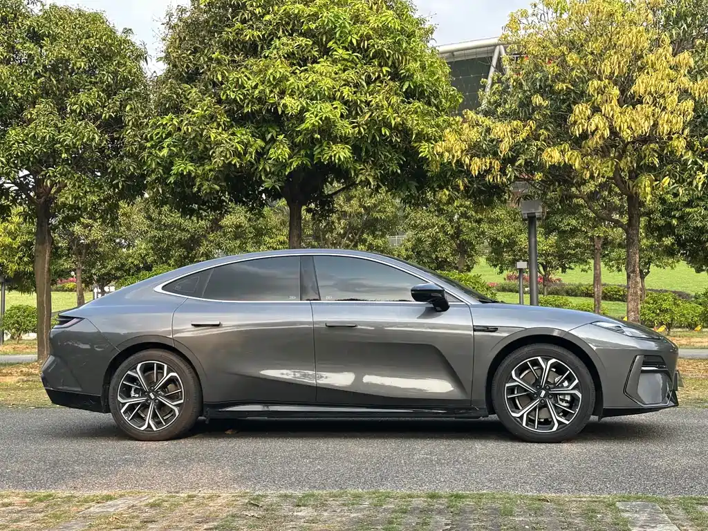 Geely Galaxy Galaxy E8 E8 2025 610km Premium