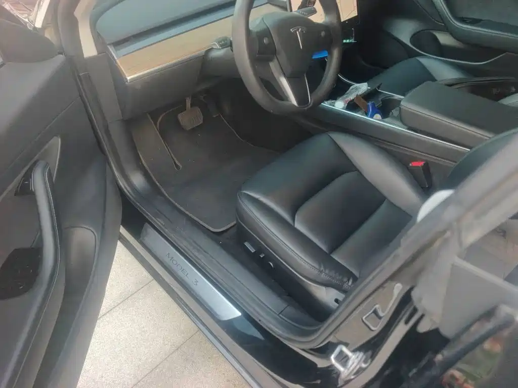 Tesla Model 3 — миниатюра 12