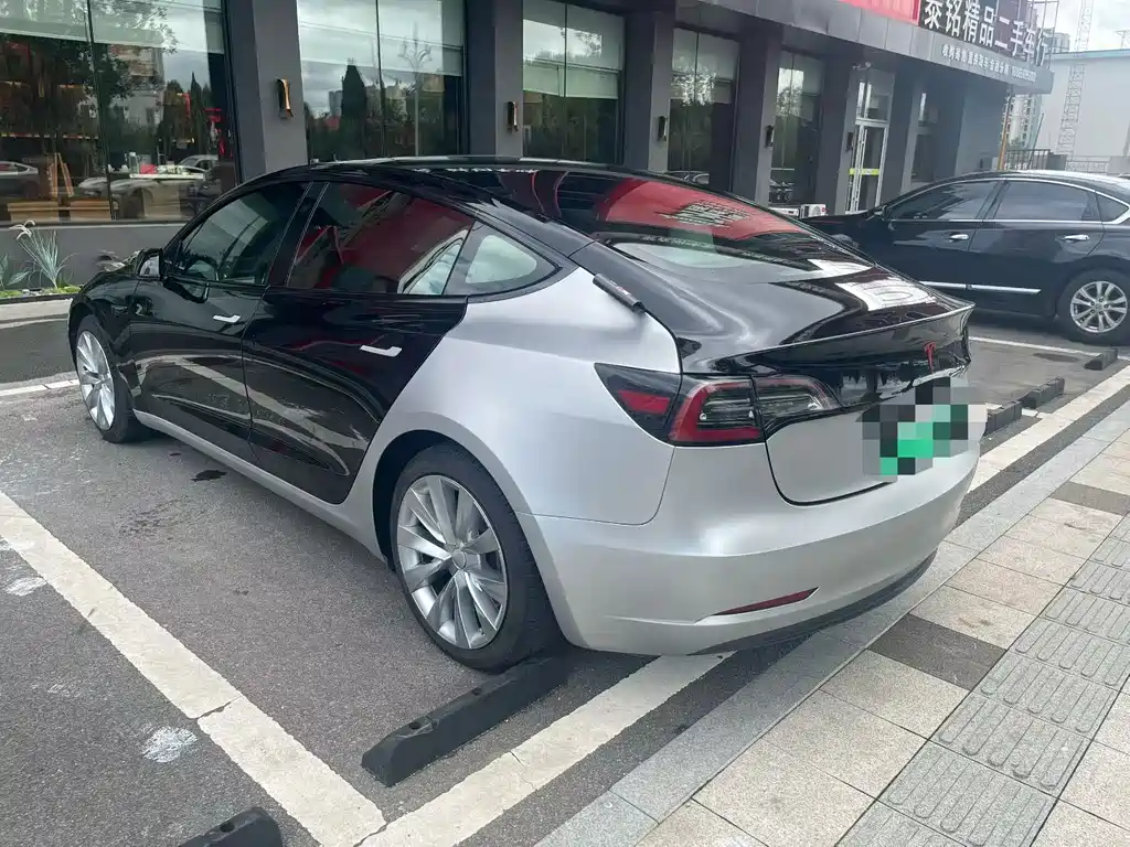 Tesla Model 3 — миниатюра 9