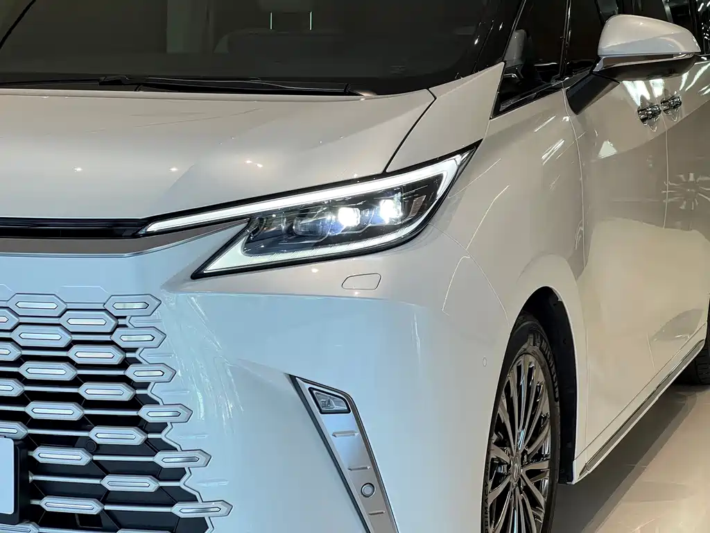 Lexus LM — миниатюра 3