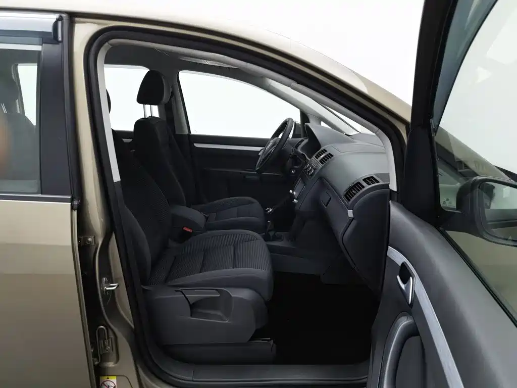 Volkswagen Touran — миниатюра 23