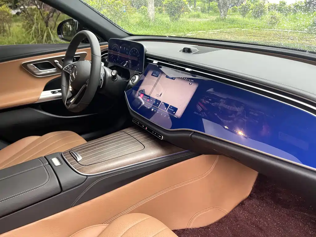 Mercedes-Benz E-Class — миниатюра 16
