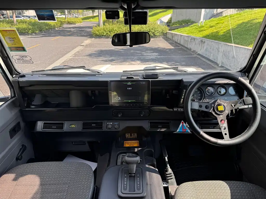 Land Rover Defender — миниатюра 13