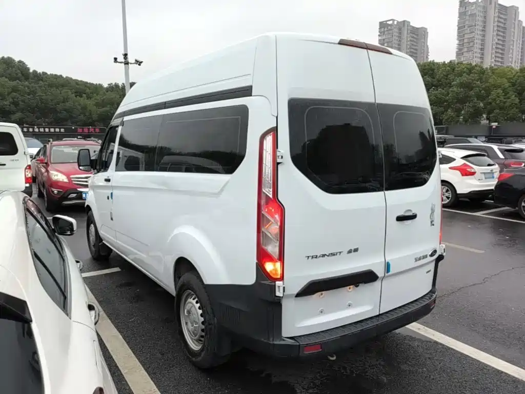 Ford Transit — миниатюра 5