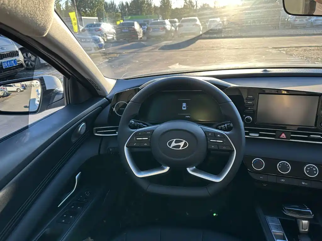 Hyundai Elantra — миниатюра 18