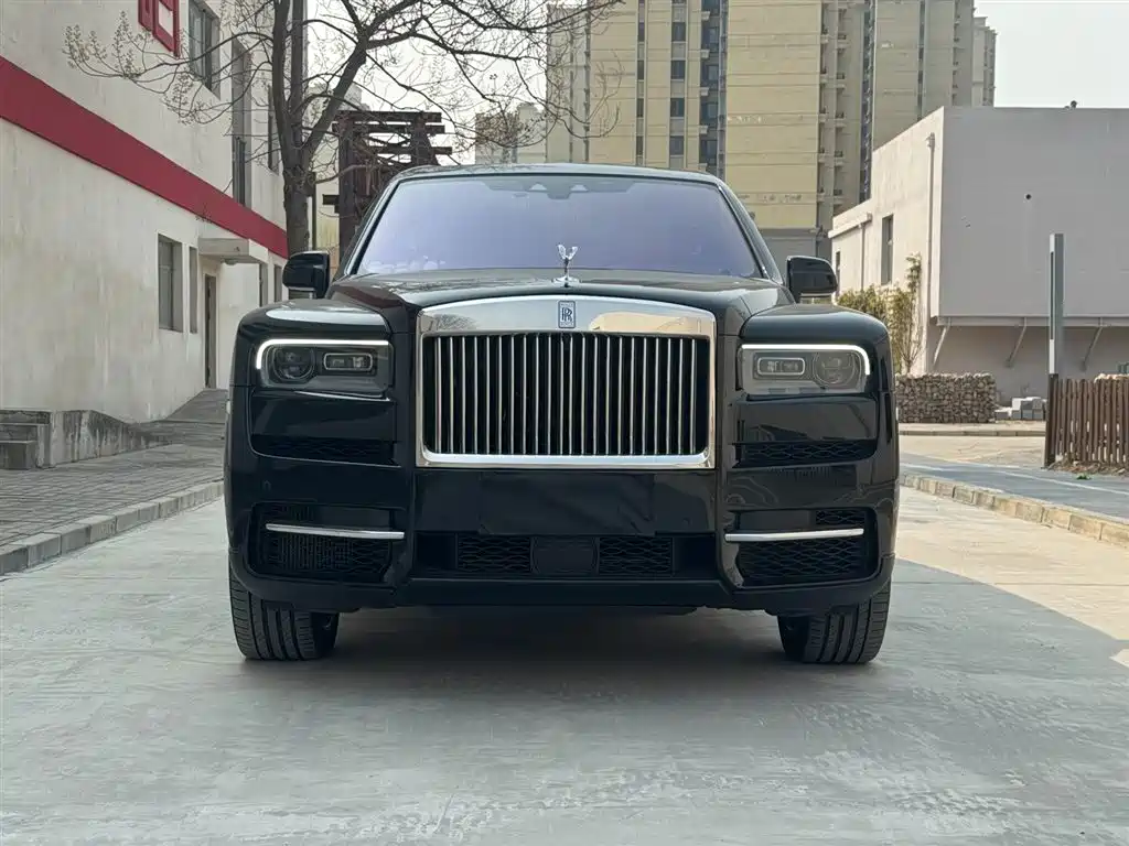 Rolls-Royce Cullinan 2022 мест