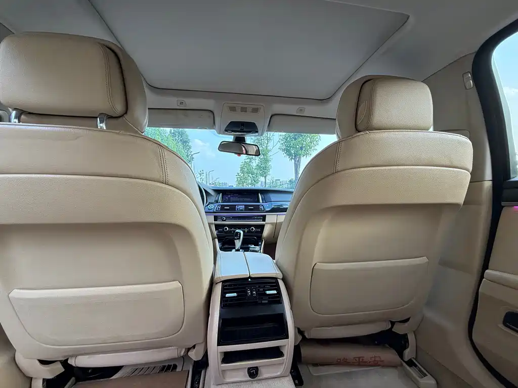 BMW 5 Series — миниатюра 9