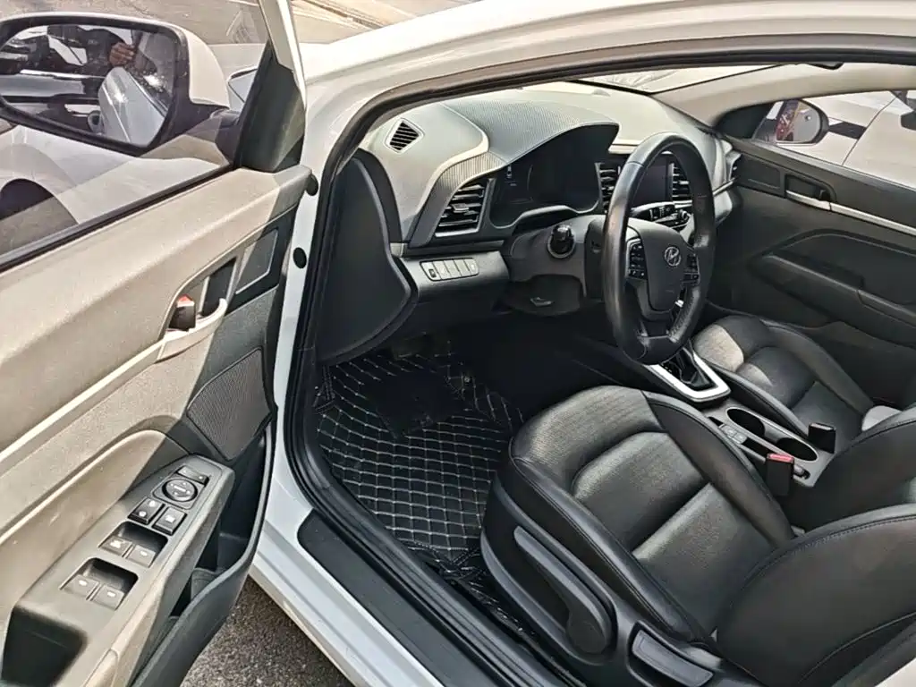 Hyundai Elantra — миниатюра 16