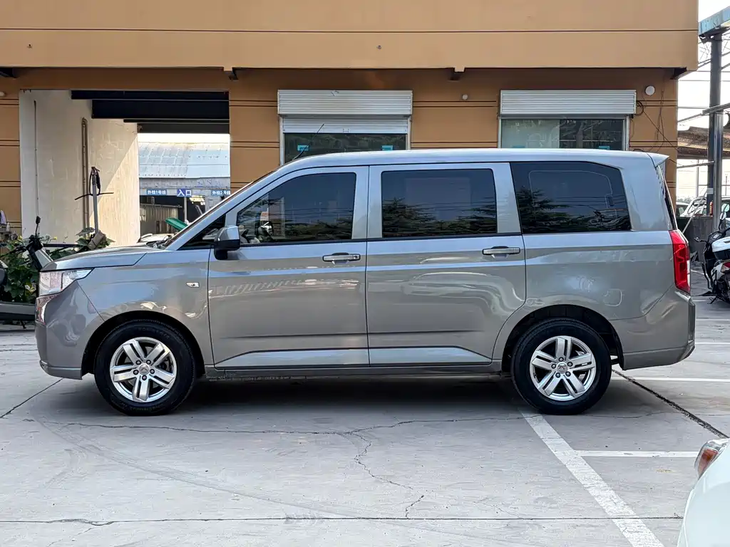 Wuling Hongguang PLUS — миниатюра 14