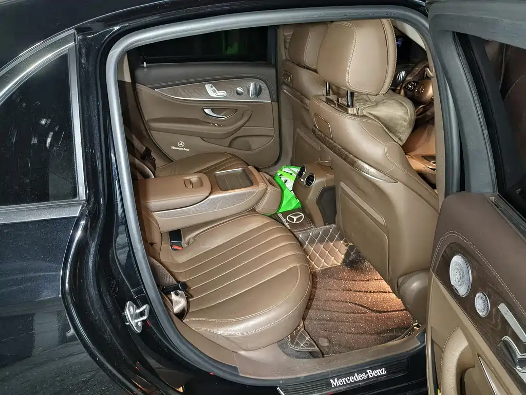 Mercedes-Benz E-Class — миниатюра 7