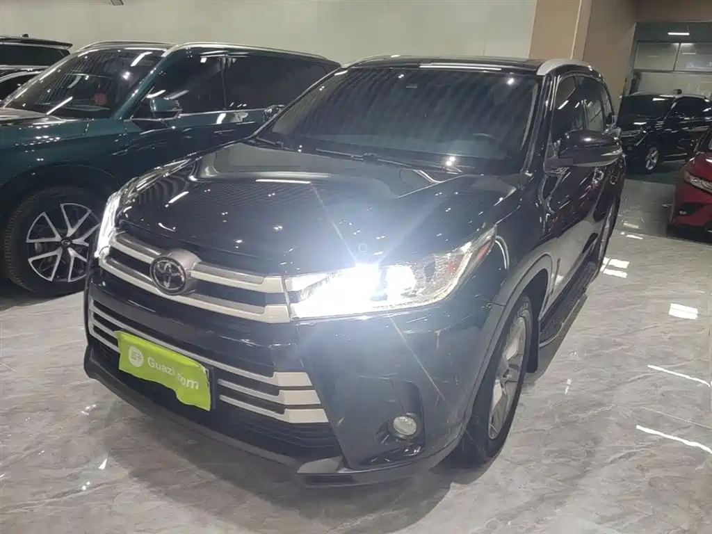 Toyota Highlander 2018 2.0T Luxury 7 мест V