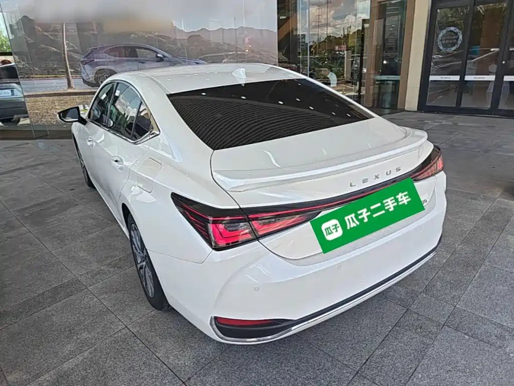 Lexus ES — миниатюра 5