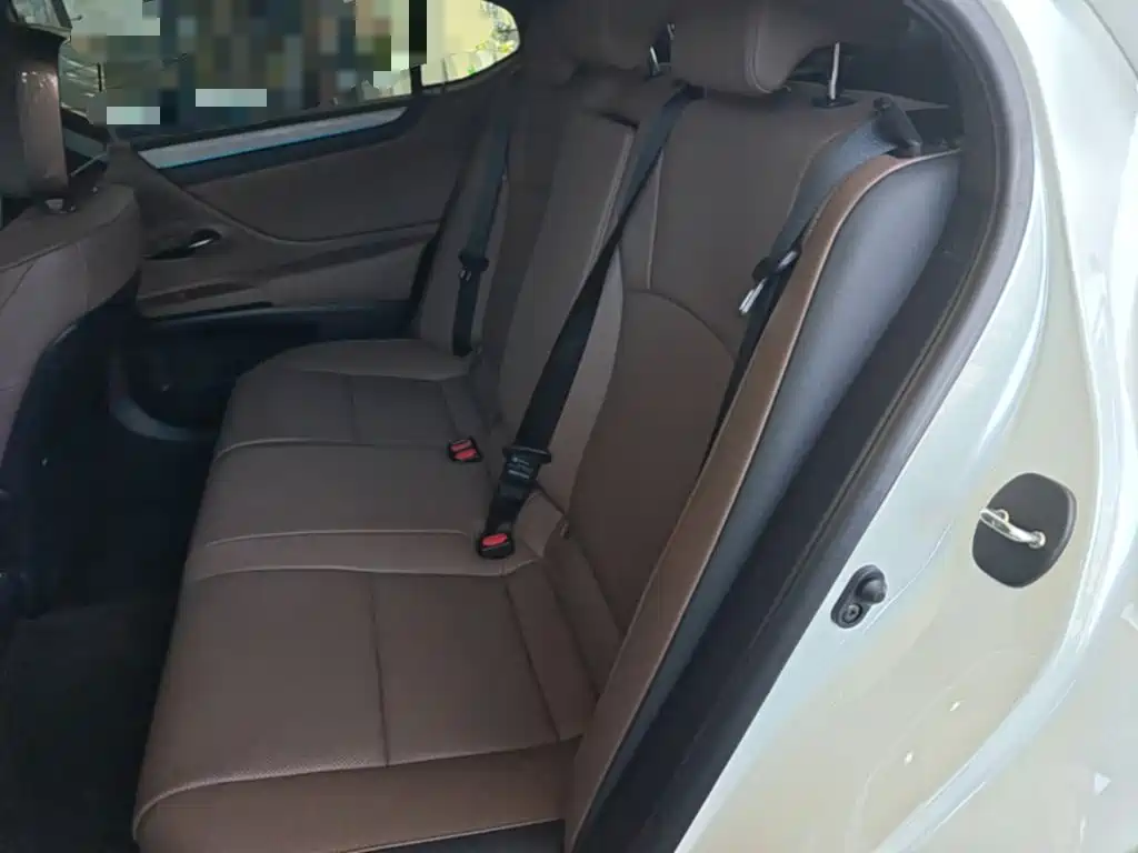 Lexus ES — миниатюра 17