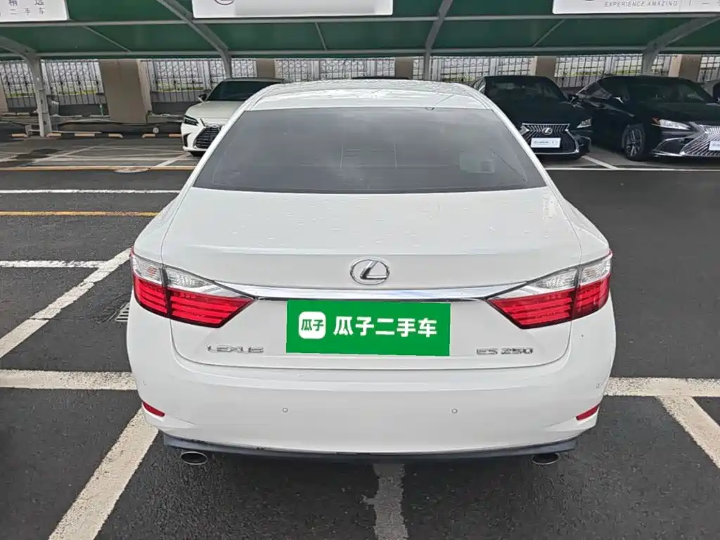 Lexus ES — миниатюра 6