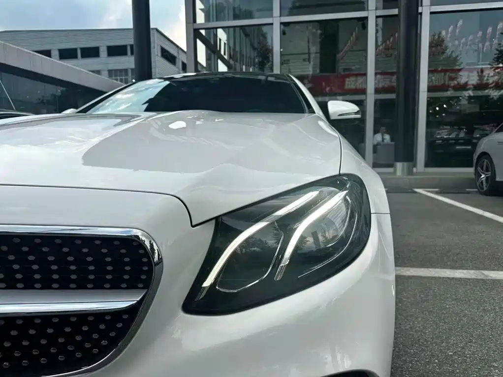 Mercedes-Benz E-Class (Import) — миниатюра 10