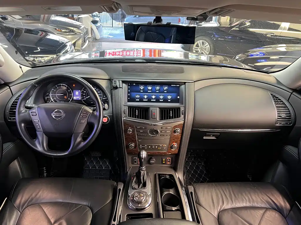 Nissan Patrol — миниатюра 9