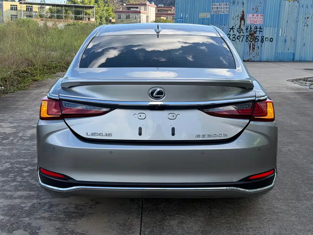 Lexus ES — миниатюра 15