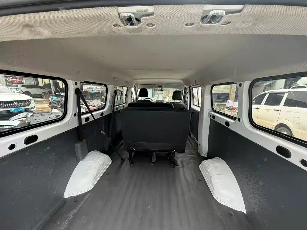 Wuling Yangguang — миниатюра 5
