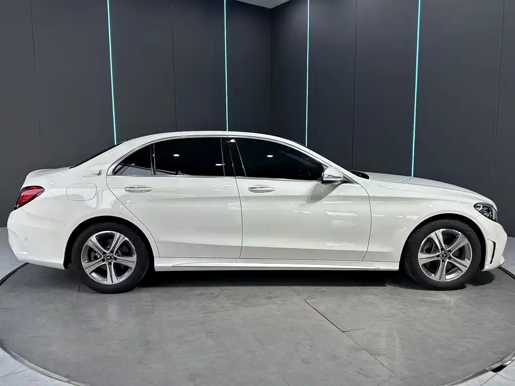 Mercedes-Benz C-Class — миниатюра 5
