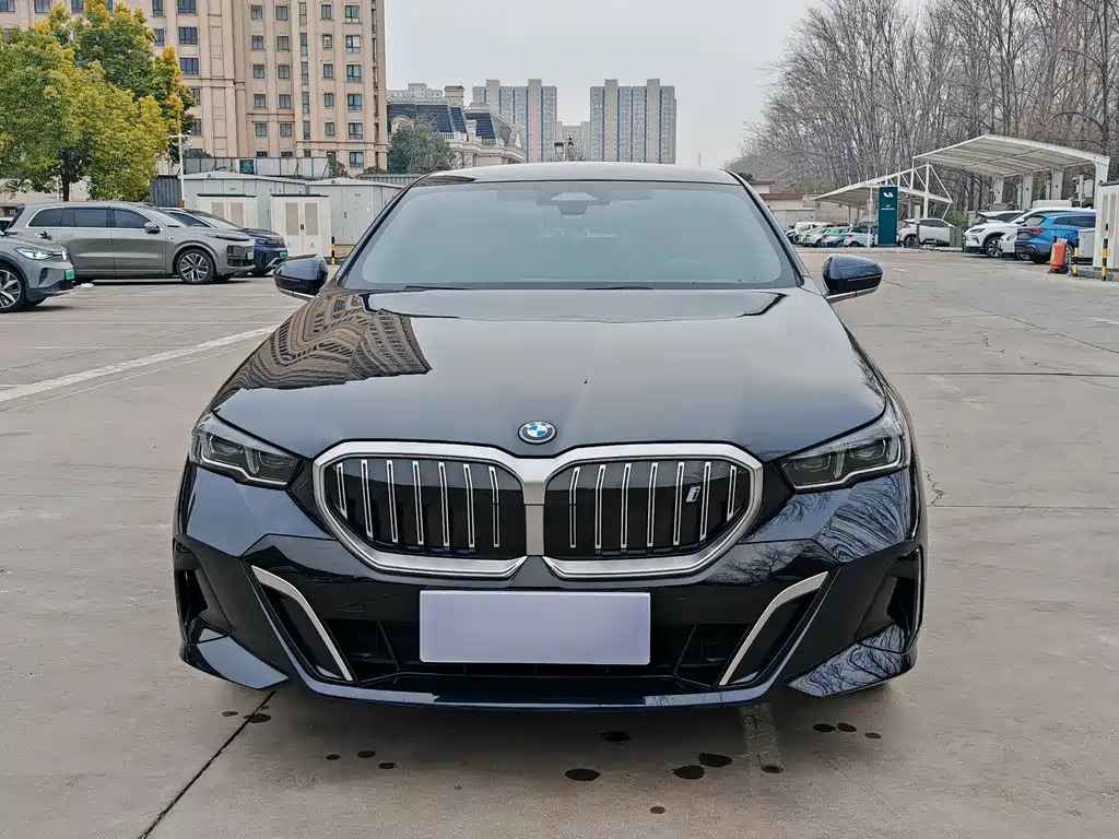 BMW I5
