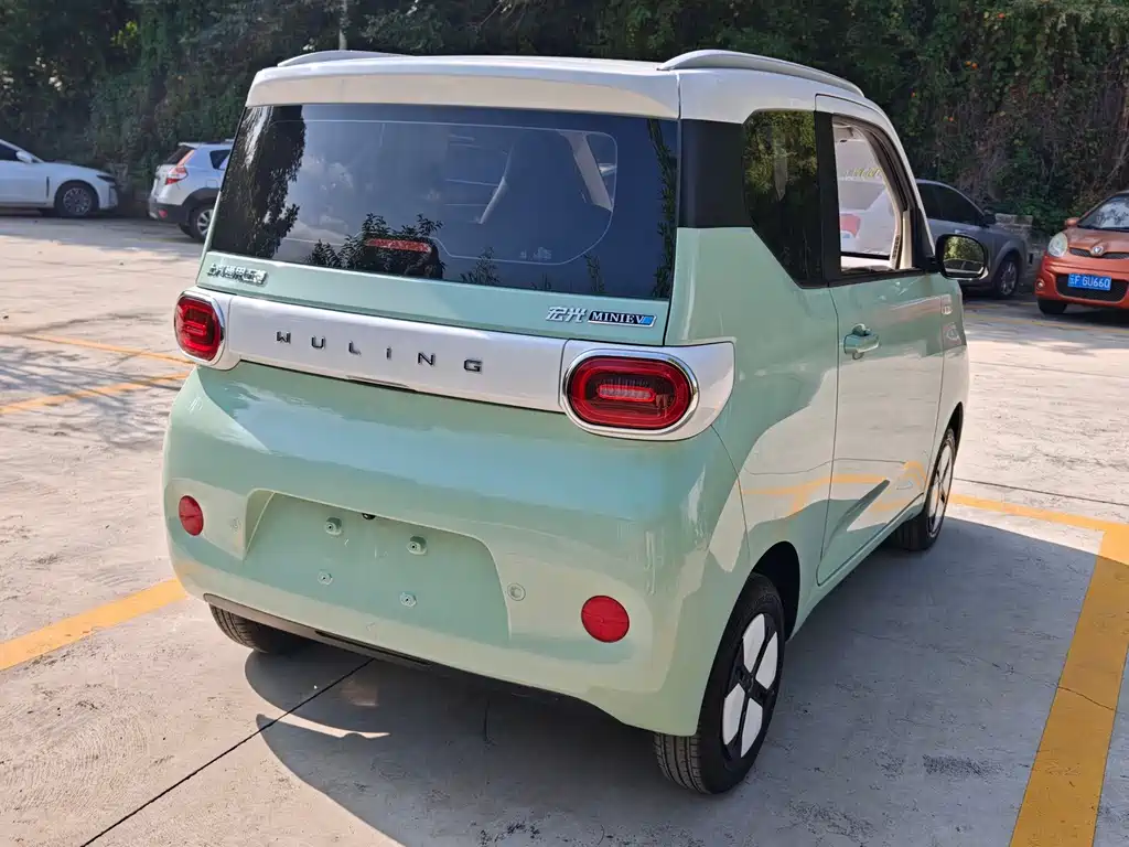 Wuling MINIEV — миниатюра 6