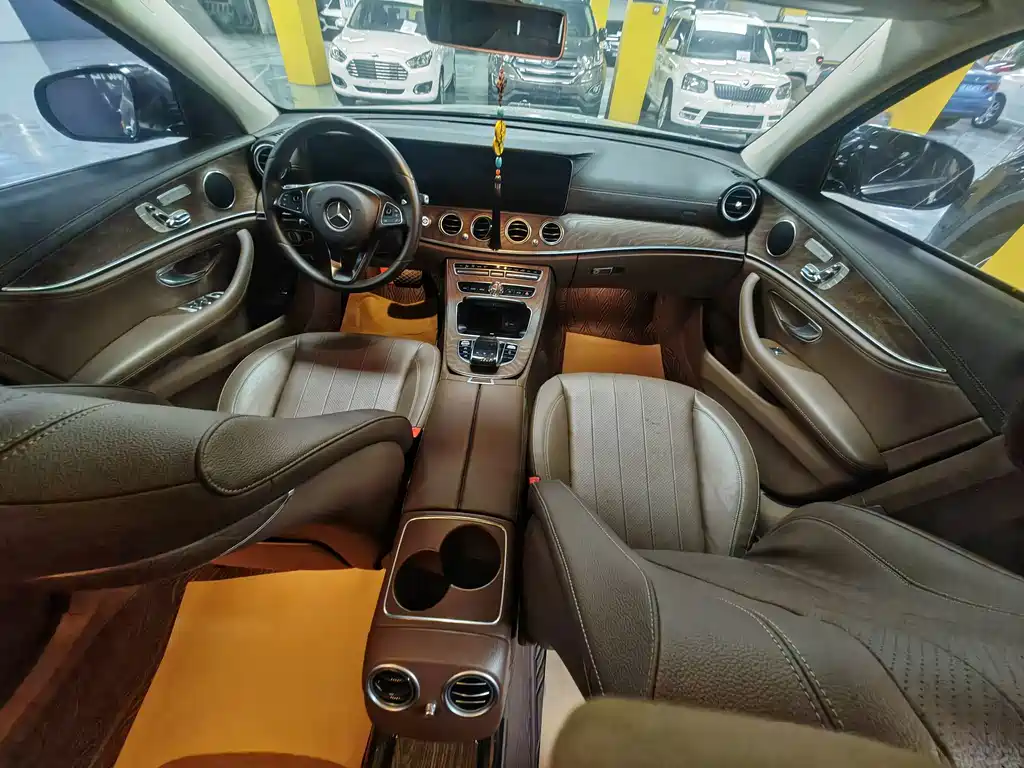Mercedes-Benz E-Class — миниатюра 7