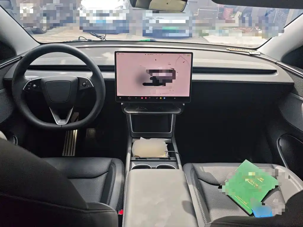 Tesla Model Y — миниатюра 5