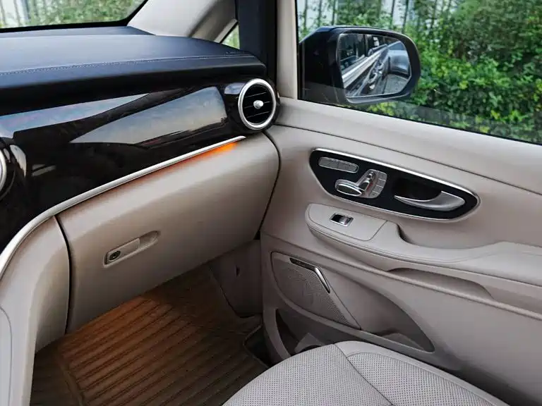 Mercedes-Benz V-Class — миниатюра 25