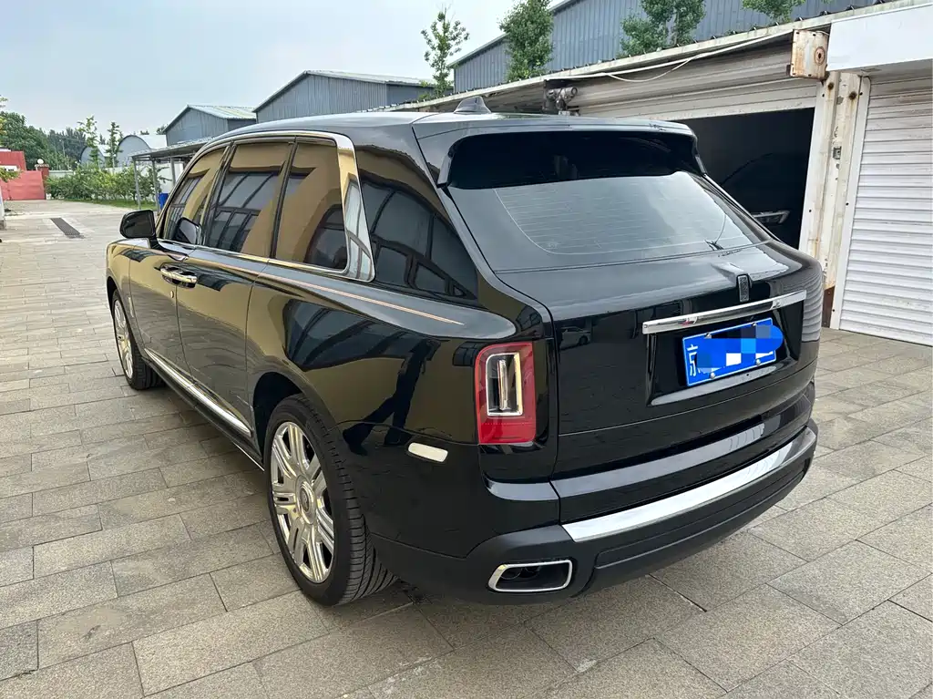 Rolls-Royce Cullinan 2024 мест