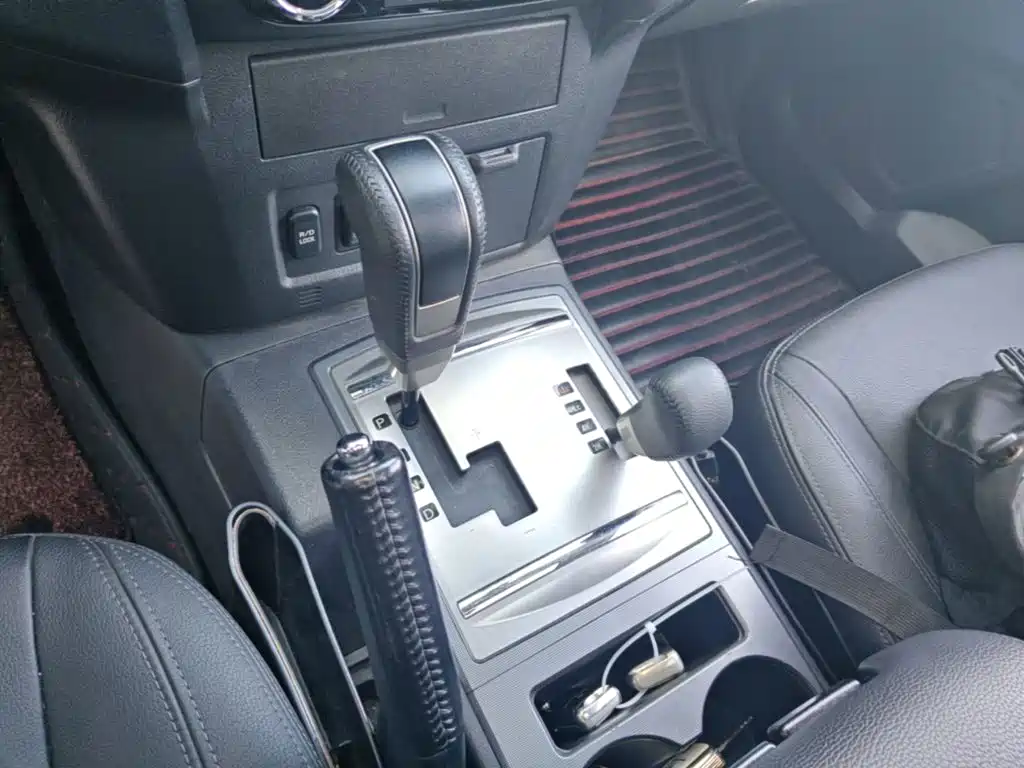 Mitsubishi Pajero (Import) — миниатюра 14