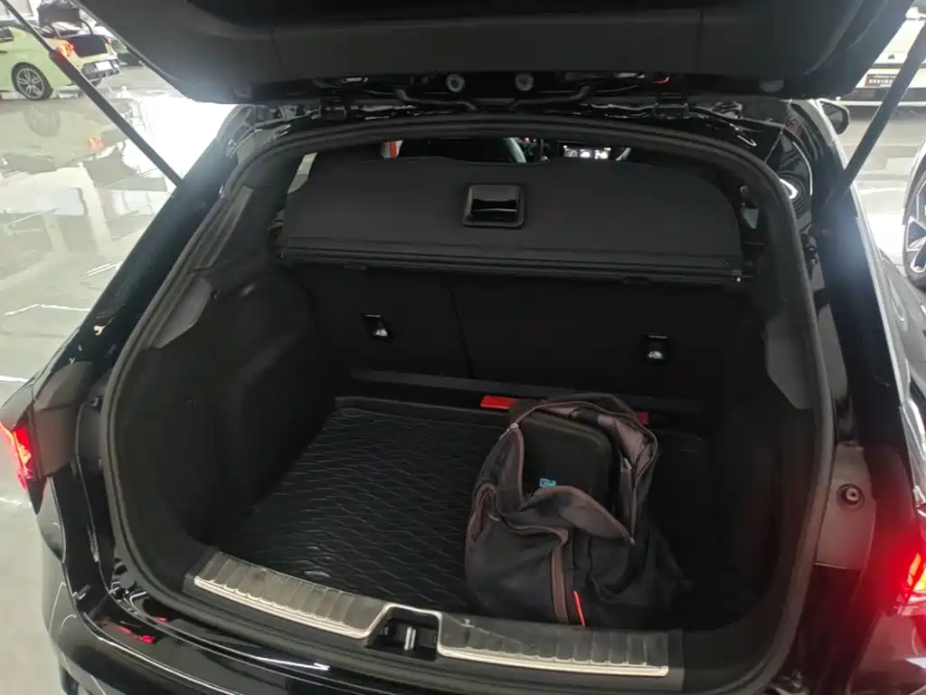 Lynk & Co 02 Hatchback — миниатюра 19