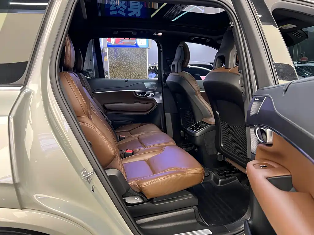 Volvo XC90 — миниатюра 9