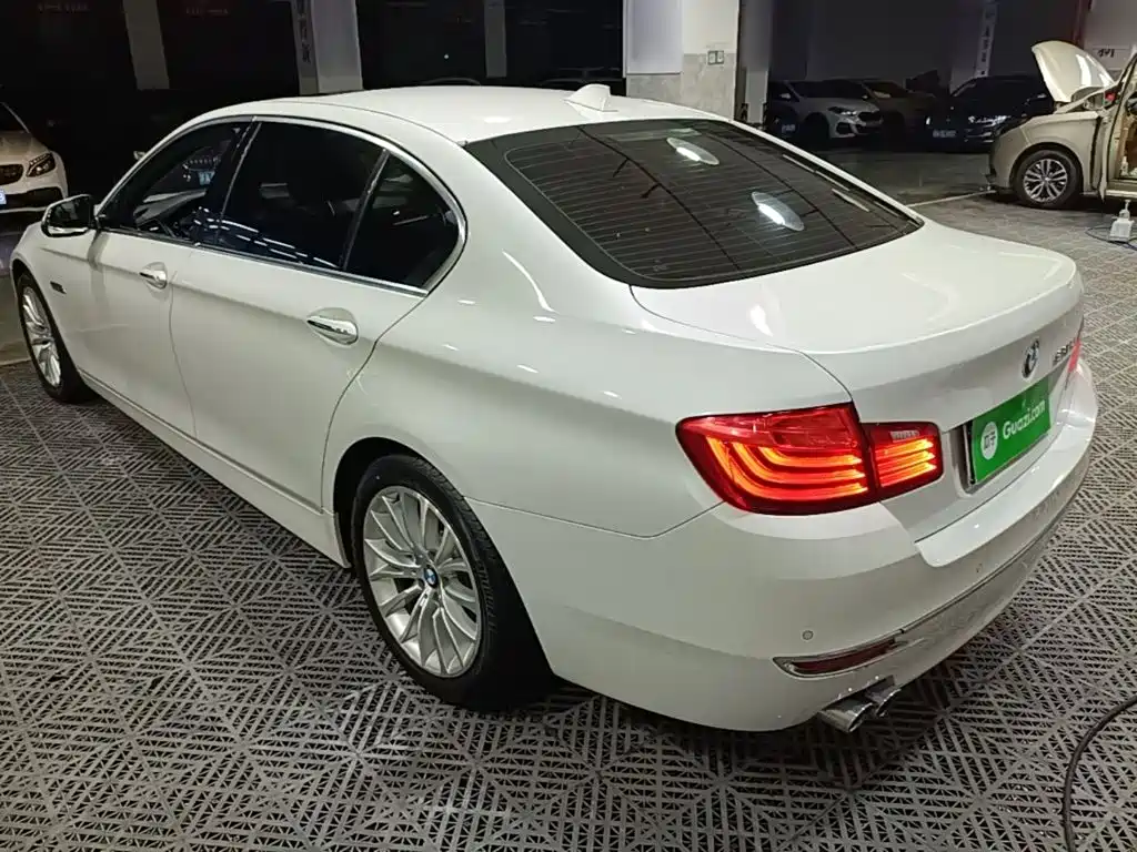 BMW 5 Series — миниатюра 5