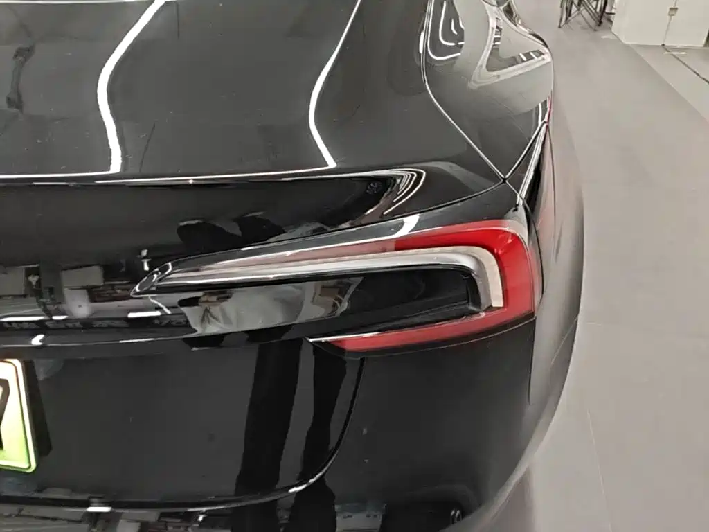Tesla Model 3 — миниатюра 8