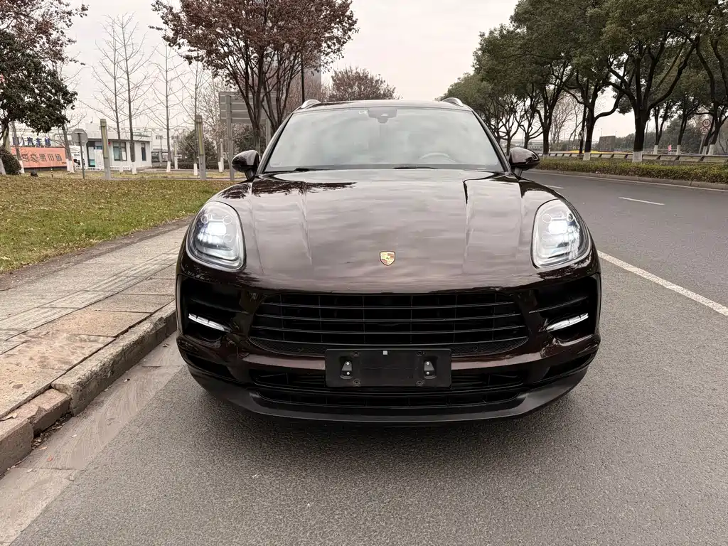 PORSCHE MACAN