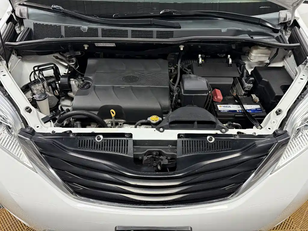 Toyota Sienna 3.5L 2WD LE, фото 44