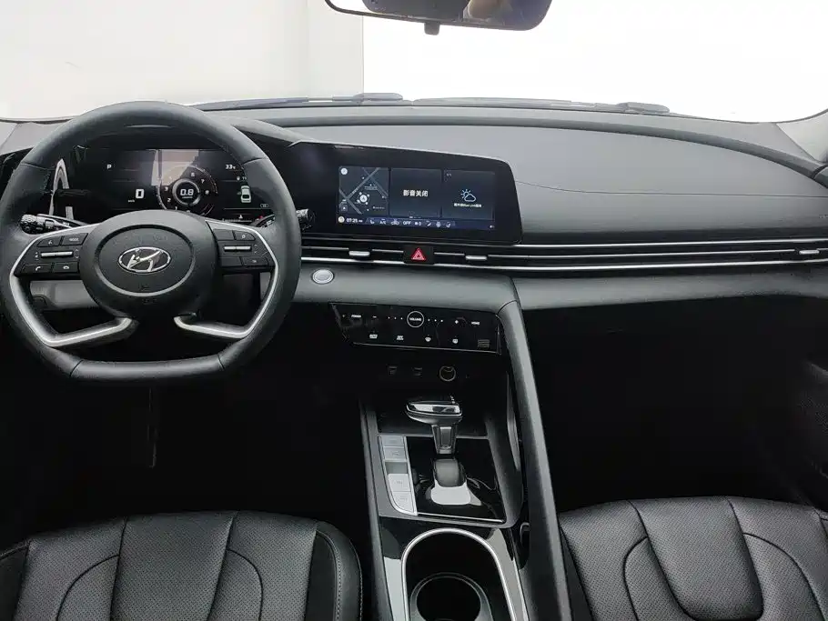 Hyundai Elantra — миниатюра 12