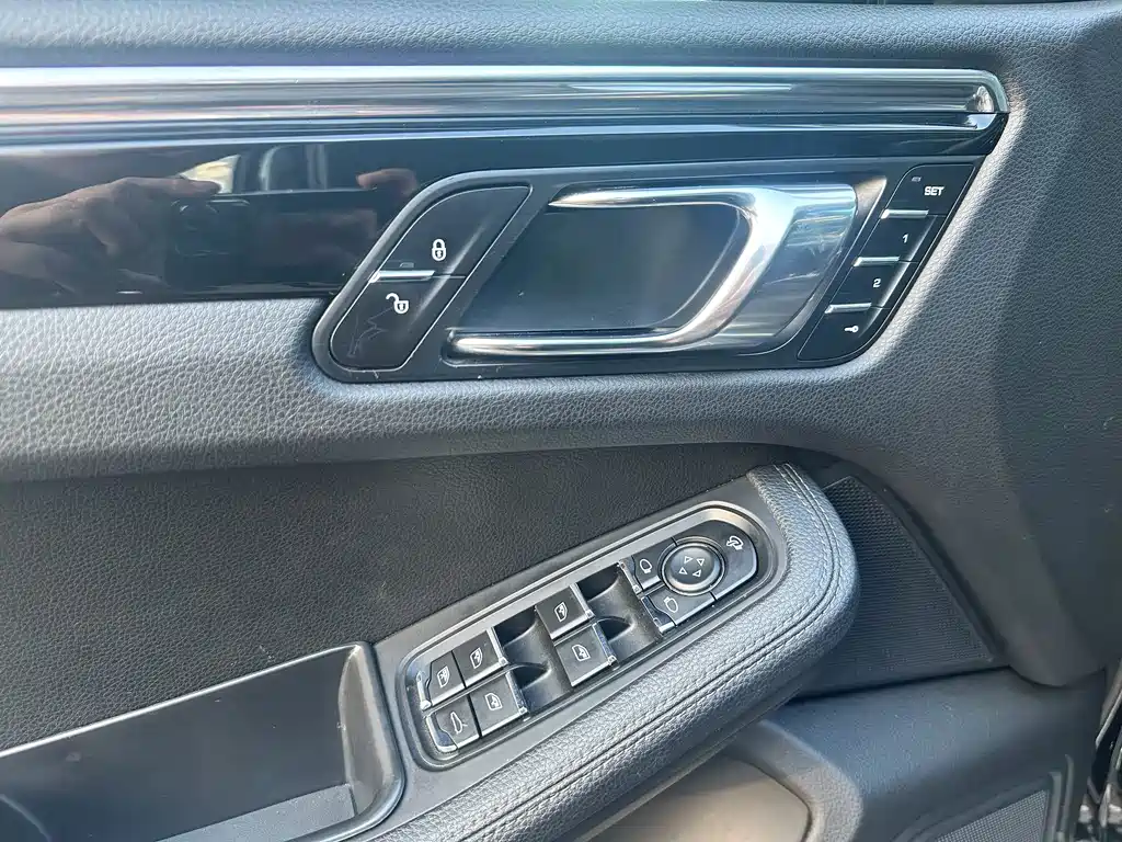 Porsche Macan — миниатюра 10